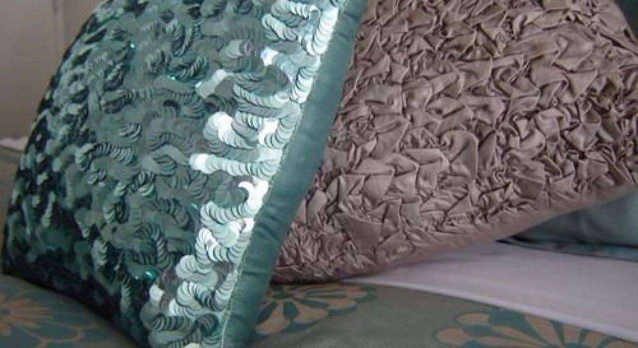 موتيل كريستتشيرش ساليرنو موتيل أبارتمنتس المظهر الخارجي الصورة Sequin pillows