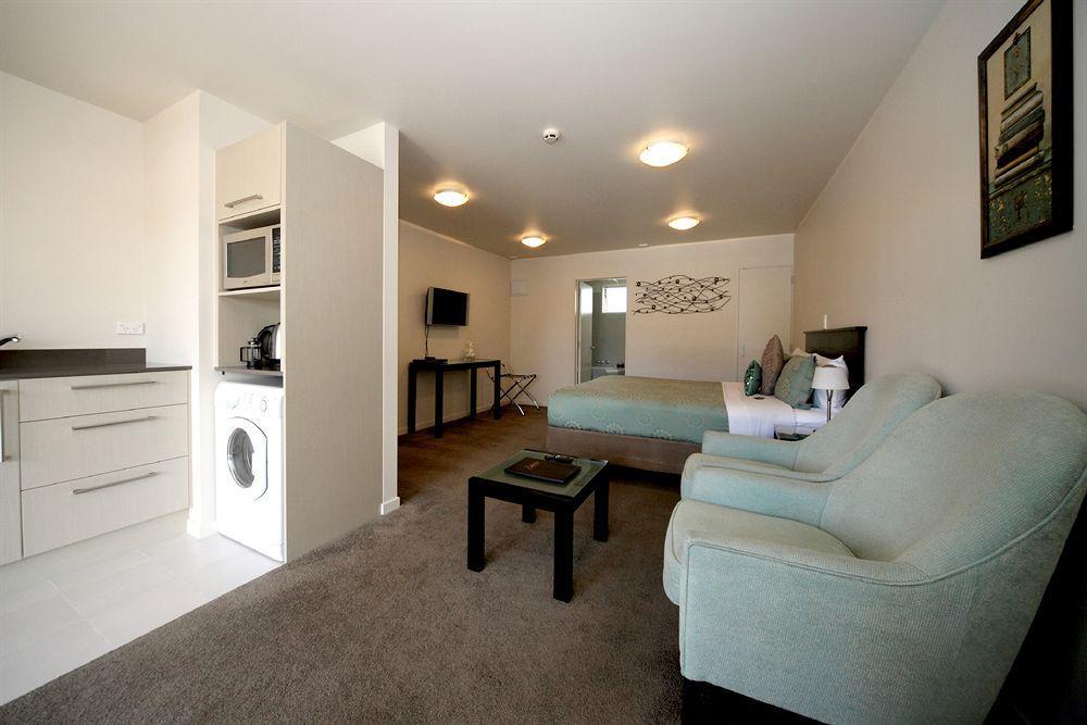 موتيل كريستتشيرش ساليرنو موتيل أبارتمنتس المظهر الخارجي الصورة A studio apartment