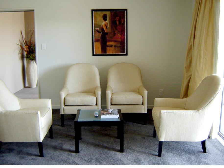 موتيل كريستتشيرش ساليرنو موتيل أبارتمنتس الغرفة الصورة A waiting room