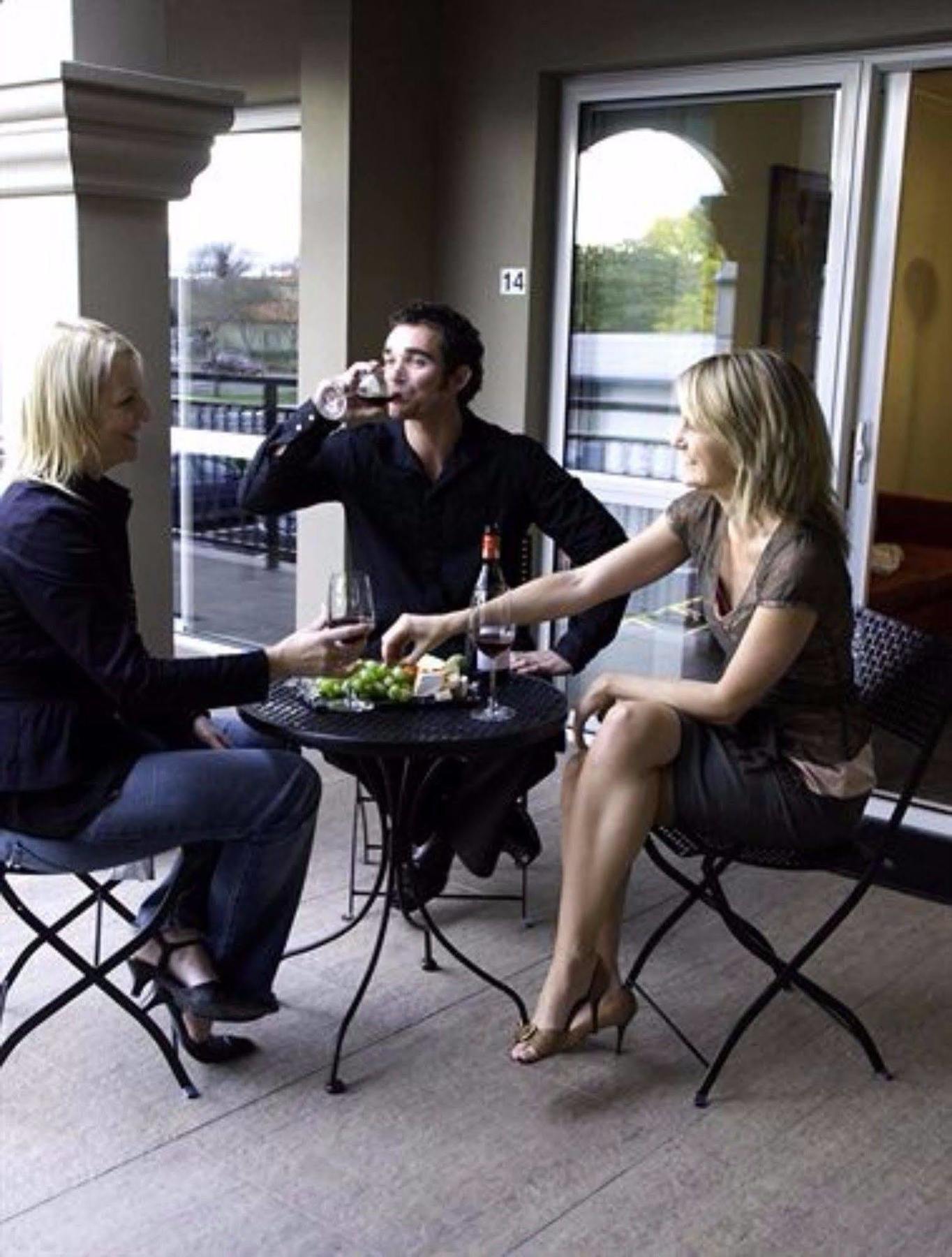 موتيل كريستتشيرش ساليرنو موتيل أبارتمنتس المظهر الخارجي الصورة A wine tasting