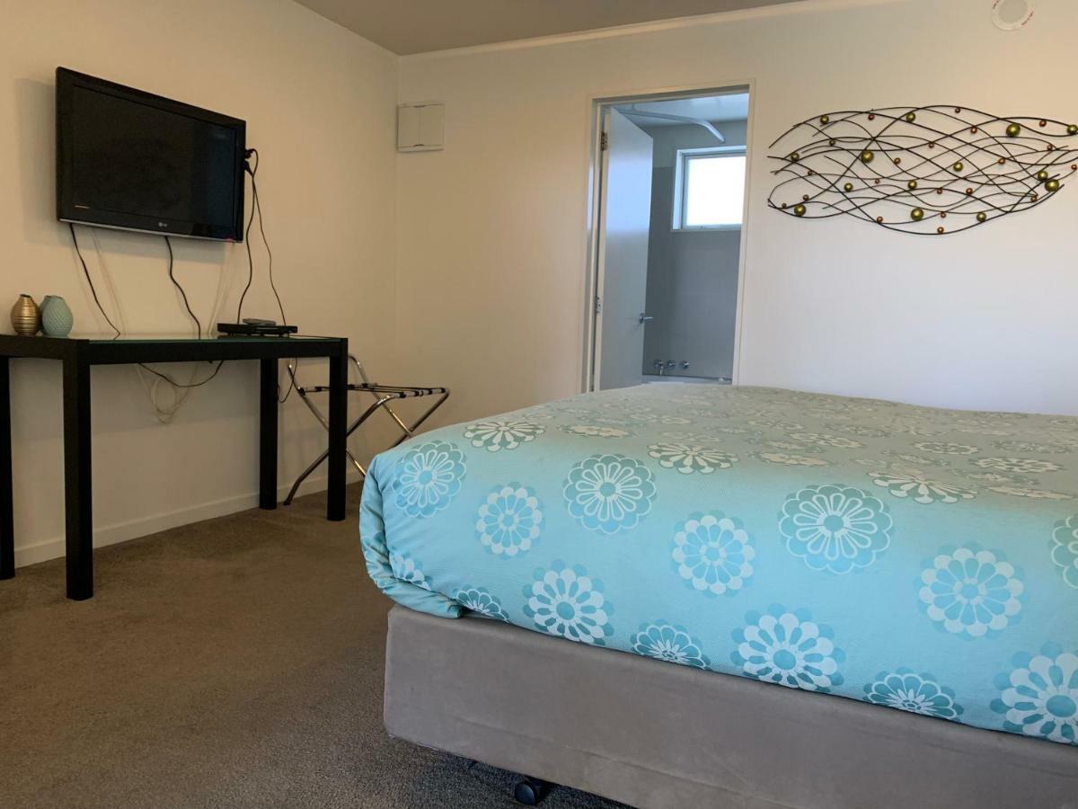 موتيل كريستتشيرش ساليرنو موتيل أبارتمنتس المظهر الخارجي الصورة A bedroom at the motel
