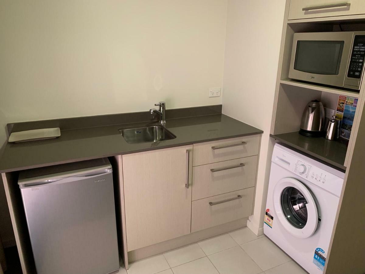 موتيل كريستتشيرش ساليرنو موتيل أبارتمنتس المظهر الخارجي الصورة A kitchenette in a student apartment