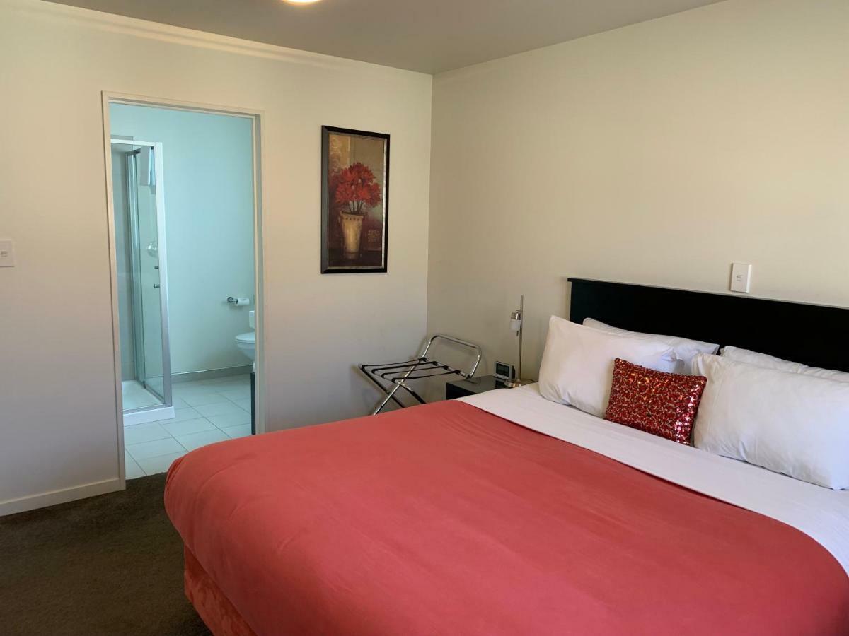 موتيل كريستتشيرش ساليرنو موتيل أبارتمنتس المظهر الخارجي الصورة A typical motel room