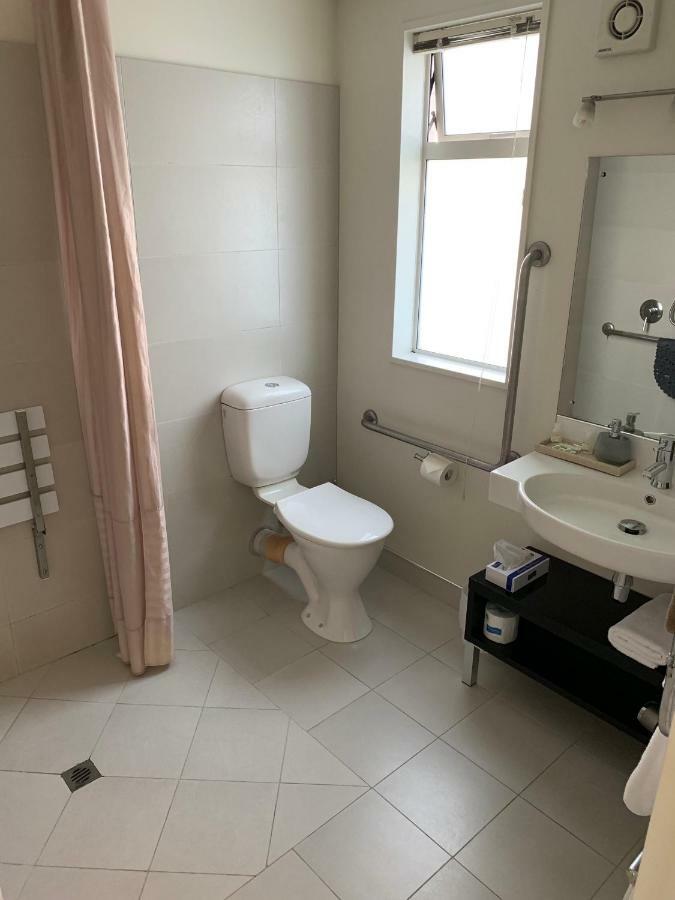 موتيل كريستتشيرش ساليرنو موتيل أبارتمنتس المظهر الخارجي الصورة A modern bathroom in a hotel